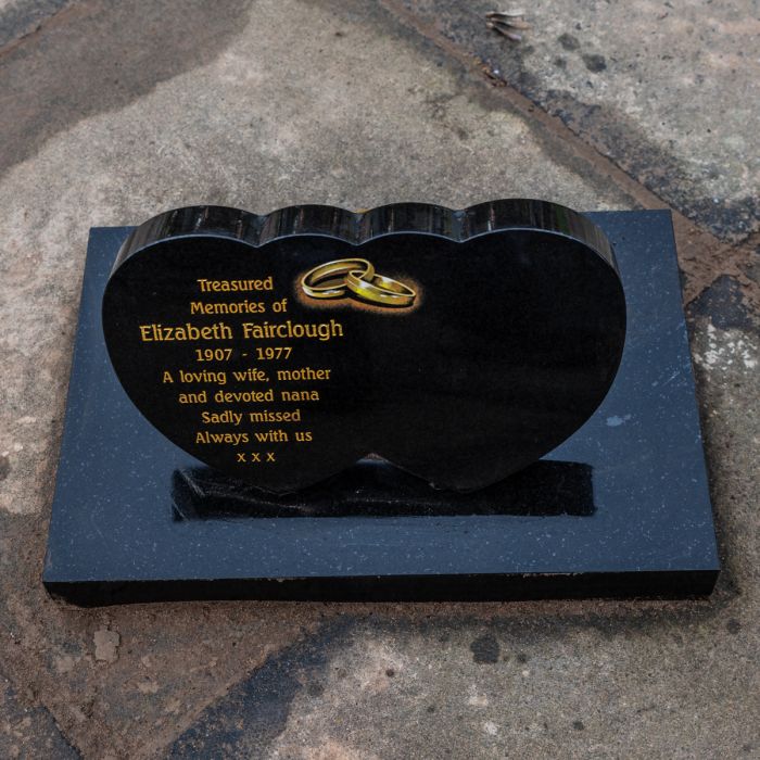 Double Heart memorial in black granite - Image 2