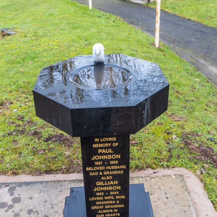 Barbican birdbath in black granite - Image 2