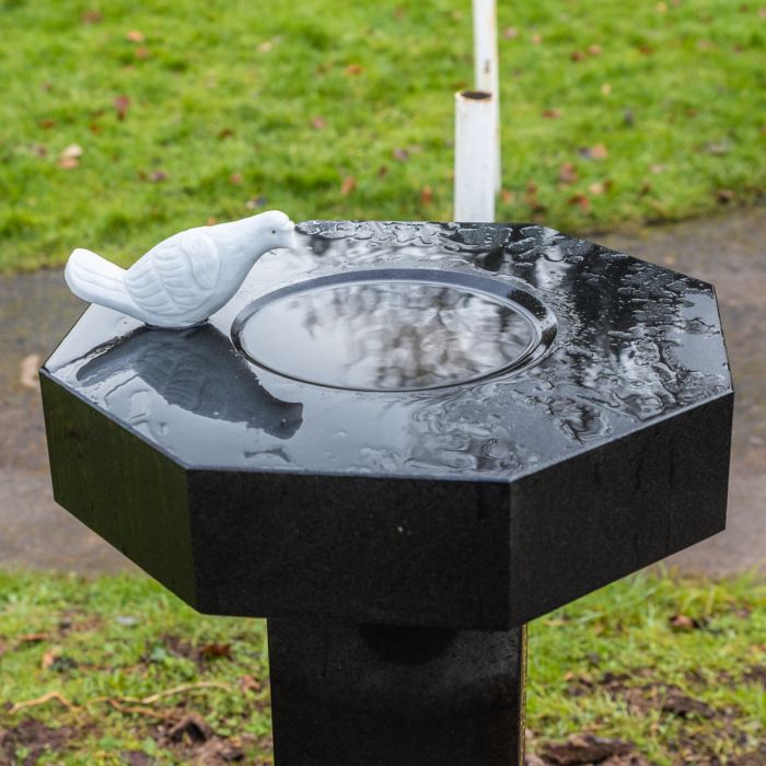 Barbican birdbath in black granite - Image 4